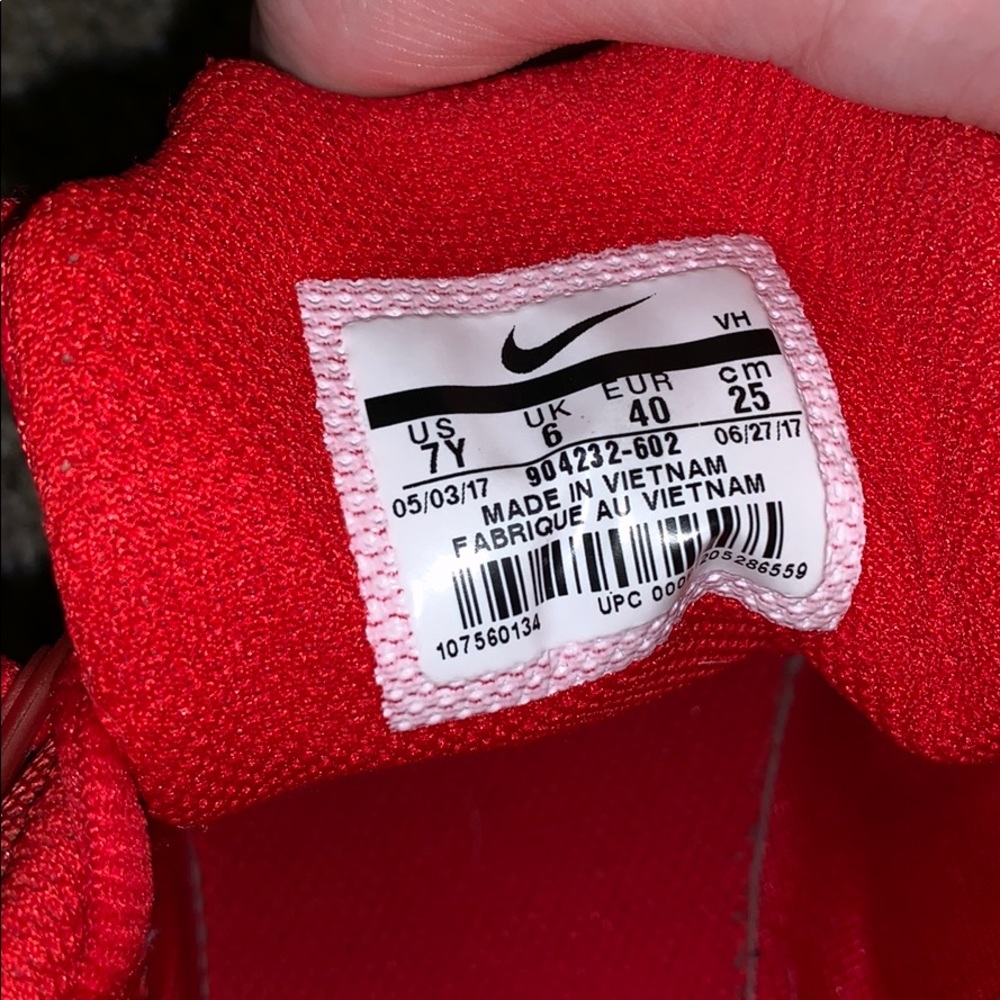 Nike - Picture 4 of 5